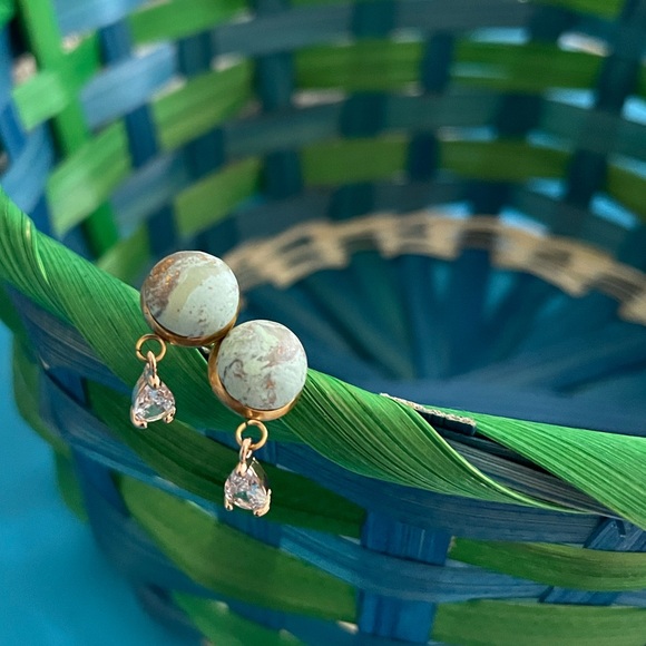 Dainty Green Matte Stone Effect CZ 🌟🌟🌟 - Picture 1 of 6